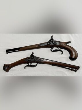 Vintage Sexton Metal Flintlock Dueling Pistol Wall Decor Set Of 2 Made In USA